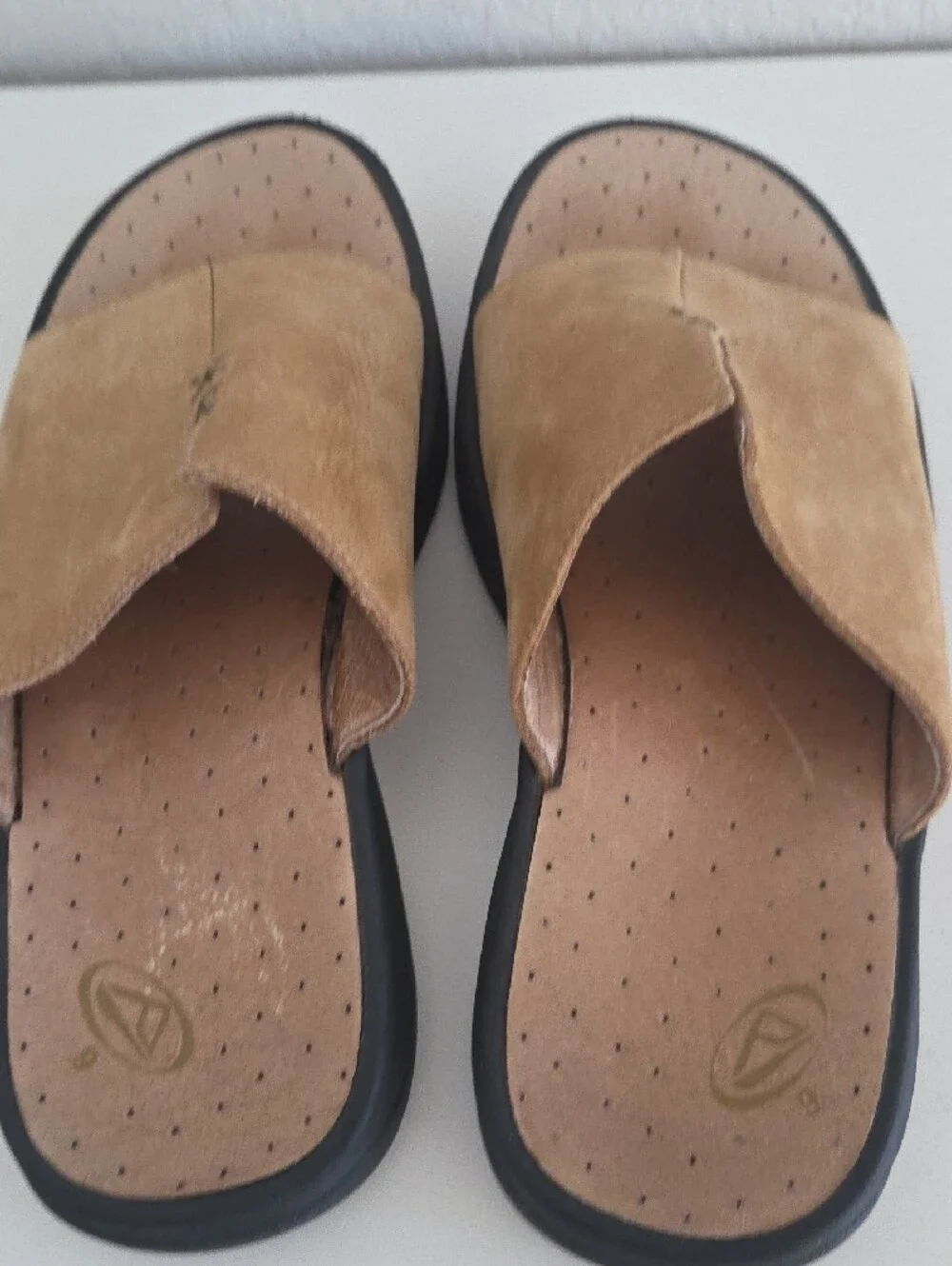 Reef Men’s Tan Slide Sandals with Black Outsole Size 9 Beach Casual Comfort